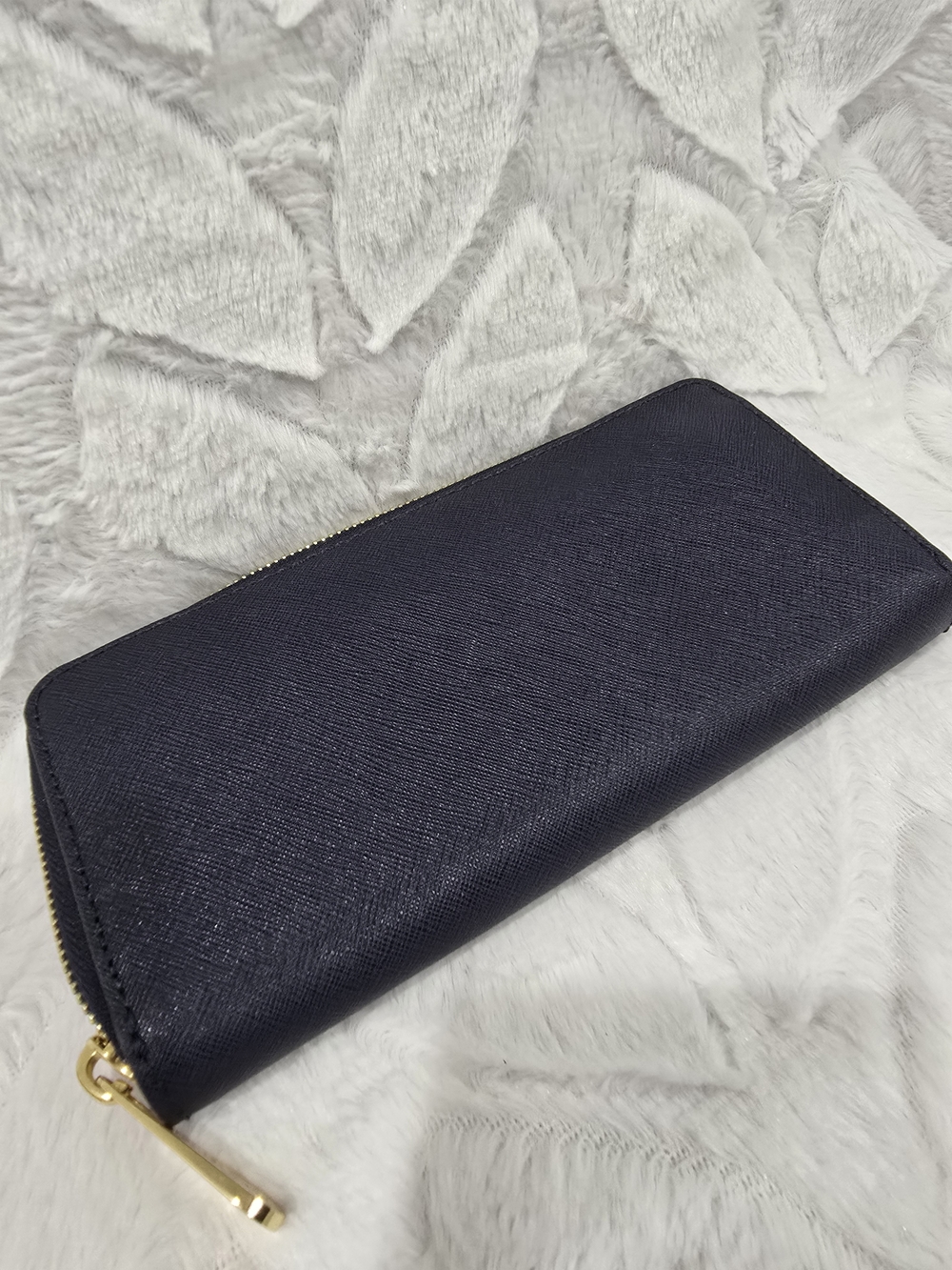 Michael Kors Navy Zip Around Saffiano Wallet with Gold Hardware OFFERS WELCOME!! - Picture 4 of 6